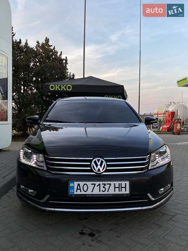 Седан Volkswagen Passat 2013 в Виноградові