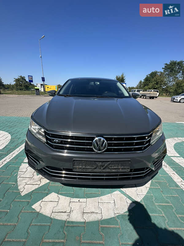 Седан Volkswagen Passat 2017 в Киеве фото 12 Седан Volkswagen Passat 2017 в Киеве