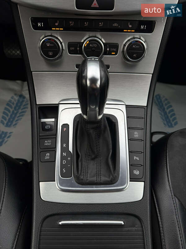 Універсал Volkswagen Passat 2012 в Тячеві