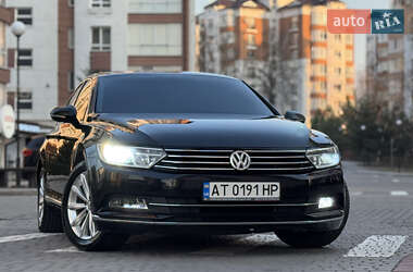 Седан Volkswagen Passat 2016 в Рахові