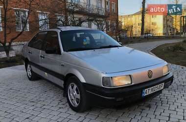 Седан Volkswagen Passat 1989 в Надворной