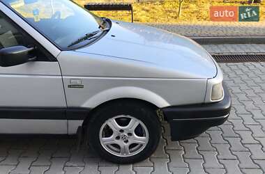 Седан Volkswagen Passat 1989 в Надворной