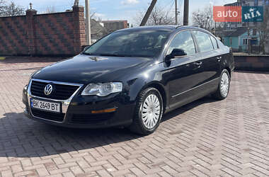 Седан Volkswagen Passat 2005 в Ровно