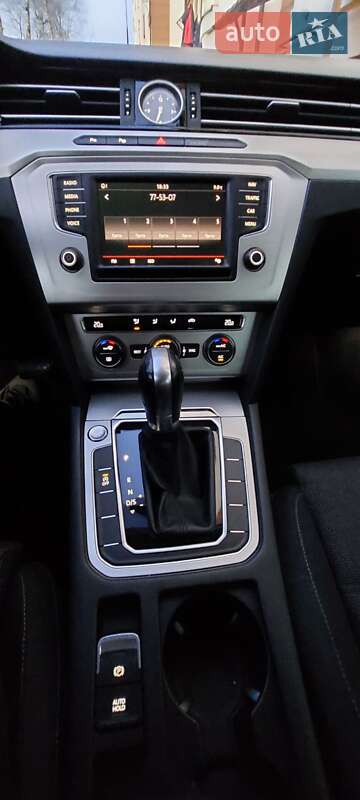 Універсал Volkswagen Passat 2016 в Івано-Франківську