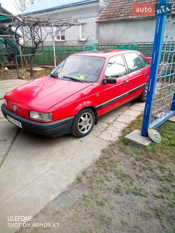 Седан Volkswagen Passat 1992 в Рудки