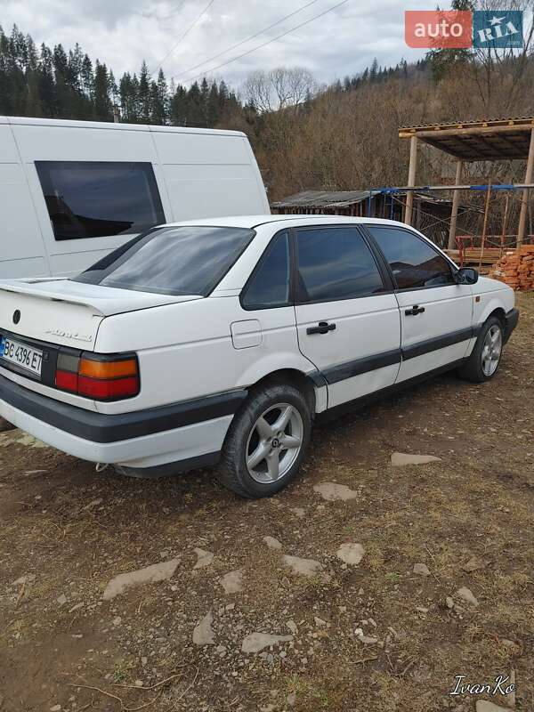 Седан Volkswagen Passat 1989 в Стрые