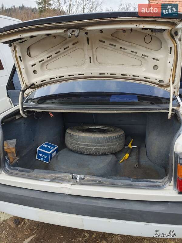 Седан Volkswagen Passat 1989 в Стрые