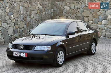 Седан Volkswagen Passat 2000 в Надвірній