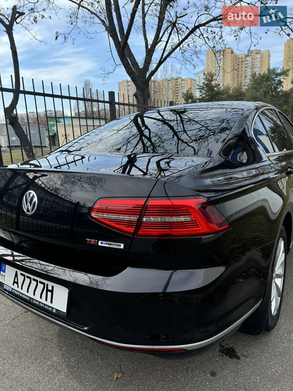 Седан Volkswagen Passat 2017 в Киеве