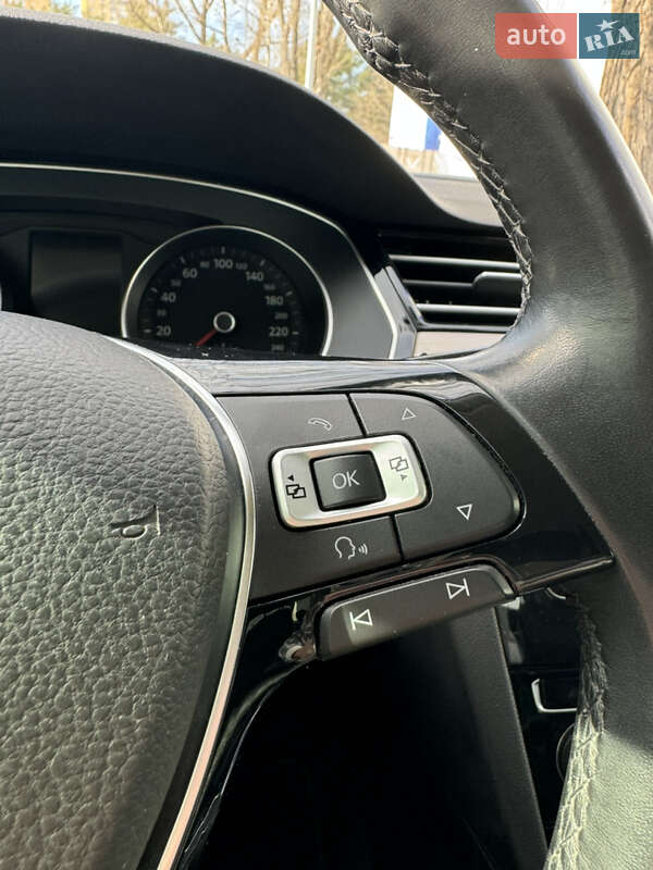 Седан Volkswagen Passat 2017 в Киеве
