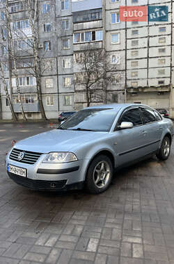 Седан Volkswagen Passat 2001 в Ромнах