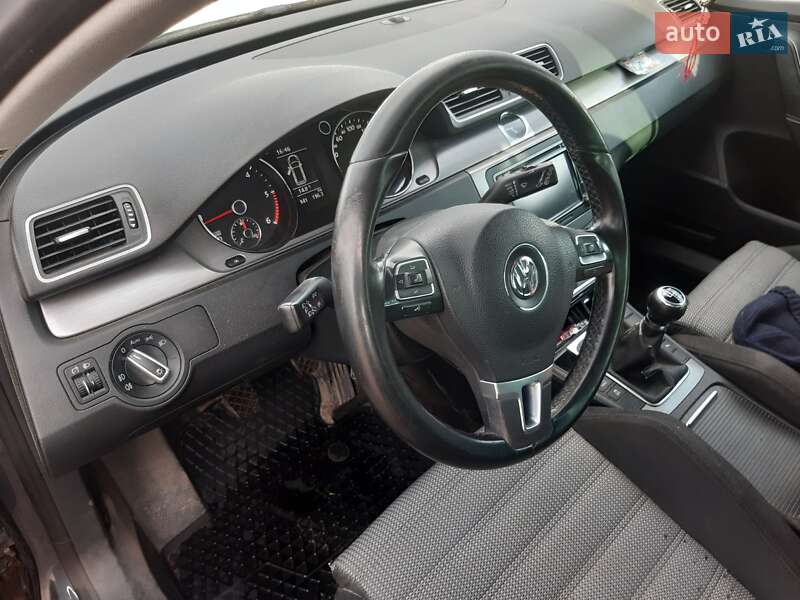 Универсал Volkswagen Passat 2011 в Ровно
