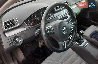 Універсал Volkswagen Passat 2011 в 