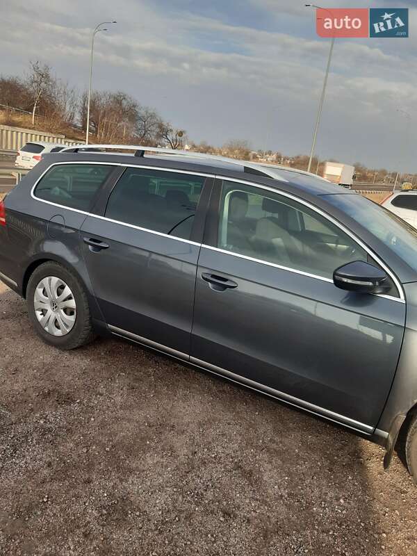 Универсал Volkswagen Passat 2011 в Ровно