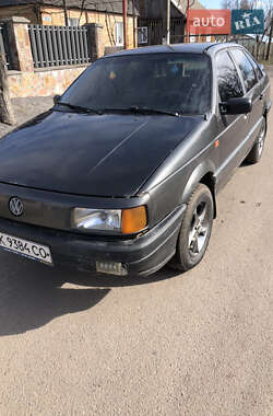 Седан Volkswagen Passat 1990 в 