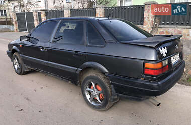 Седан Volkswagen Passat 1990 в 
