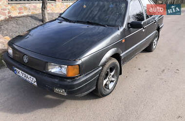 Седан Volkswagen Passat 1990 в 