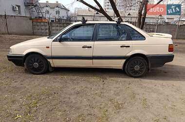 Седан Volkswagen Passat 1992 в 