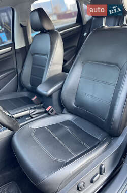 Седан Volkswagen Passat 2017 в 