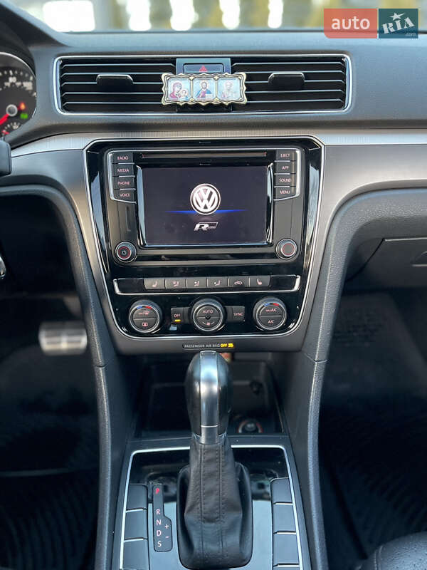 Седан Volkswagen Passat 2017 в Виннице