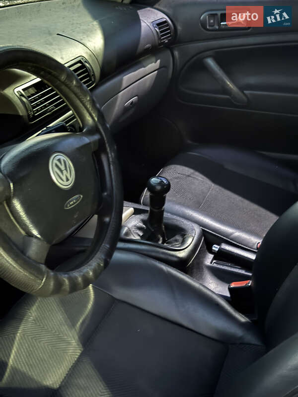 Седан Volkswagen Passat 2000 в 