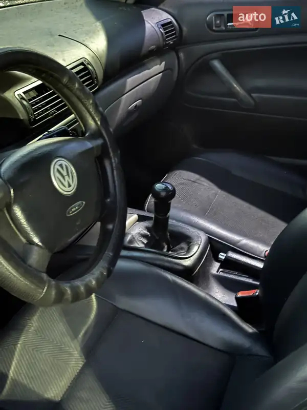 Седан Volkswagen Passat 2000 в 