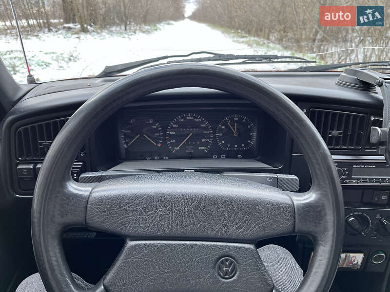 Седан Volkswagen Passat 1989 в Києві