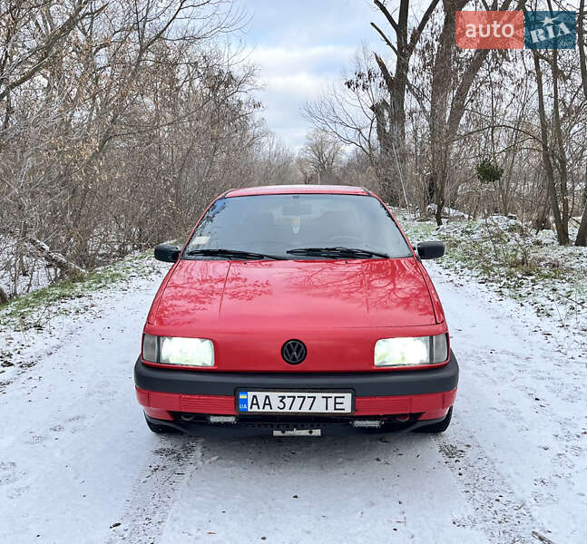 Седан Volkswagen Passat 1989 в Києві