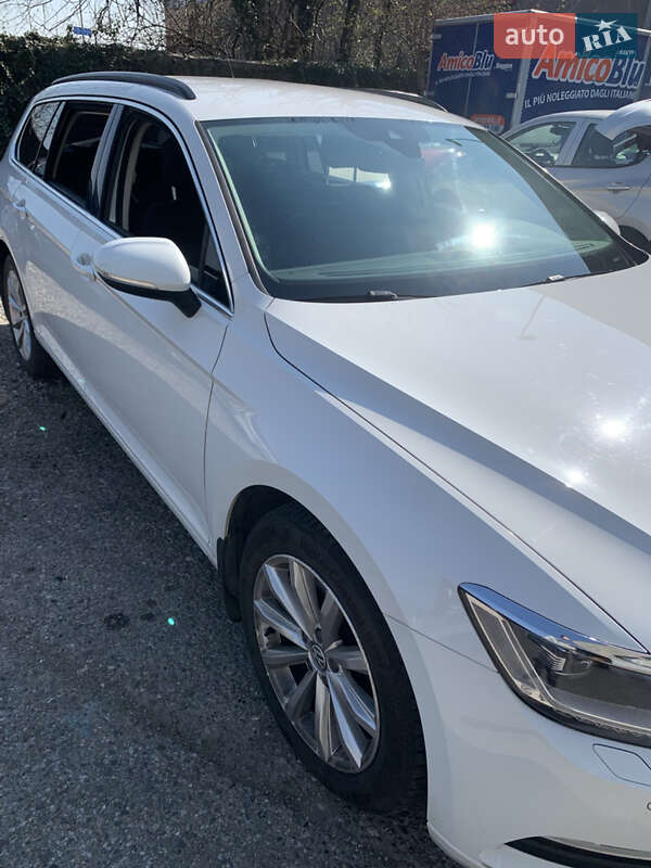 Универсал Volkswagen Passat 2017 в Киеве фото 17 Универсал Volkswagen Passat 2017 в Киеве