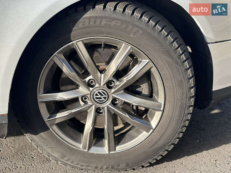 Седан Volkswagen Passat 2007 в Сарнах