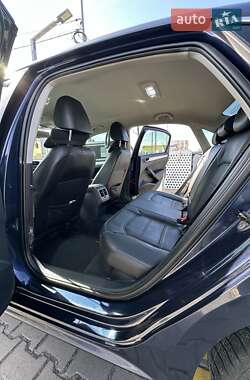 Седан Volkswagen Passat 2013 в 