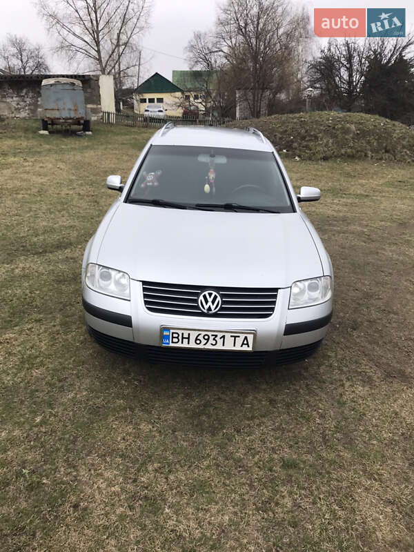 Універсал Volkswagen Passat 2001 в Окнах