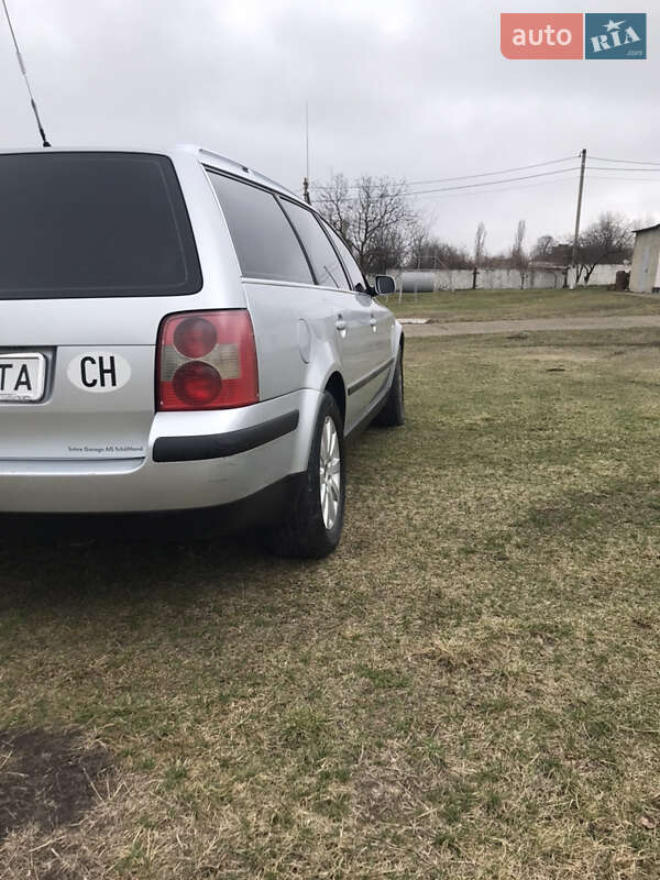 Універсал Volkswagen Passat 2001 в Окнах