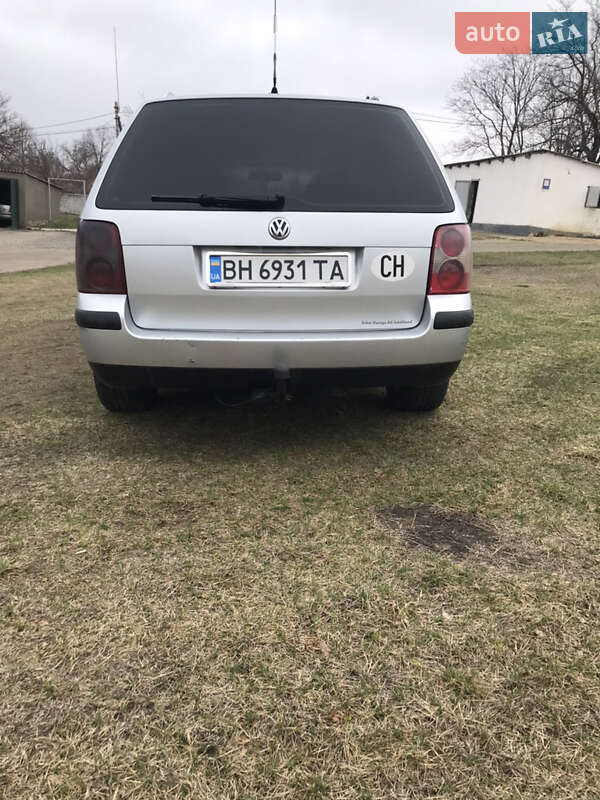 Універсал Volkswagen Passat 2001 в Окнах