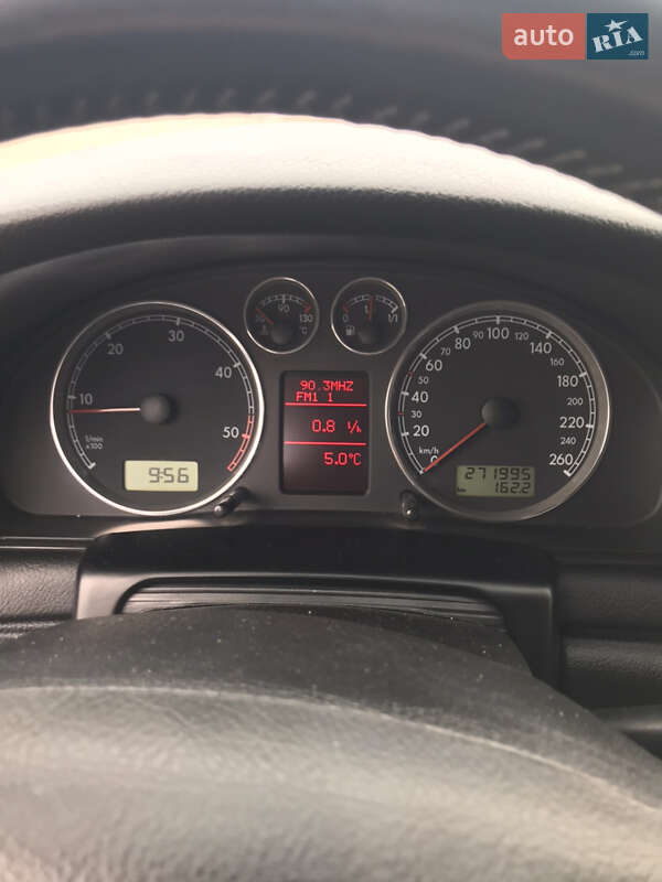 Універсал Volkswagen Passat 2001 в Окнах