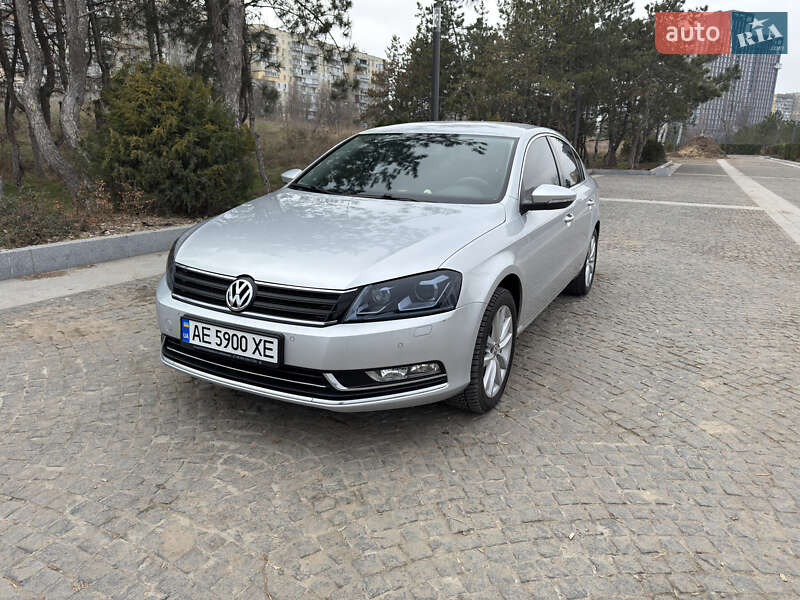 Седан Volkswagen Passat 2014 в Дніпрі