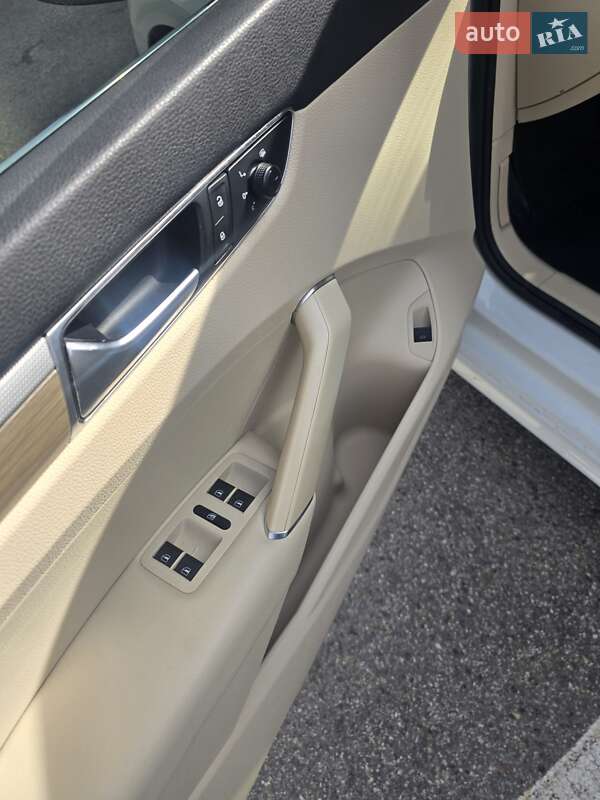 Седан Volkswagen Passat 2017 в Киеве фото 6 Седан Volkswagen Passat 2017 в Киеве