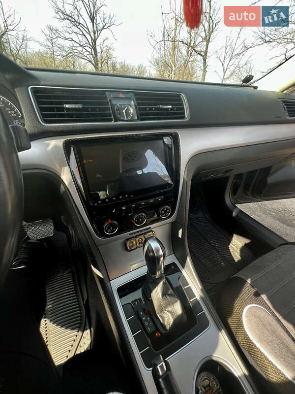 Седан Volkswagen Passat 2012 в Кропивницком