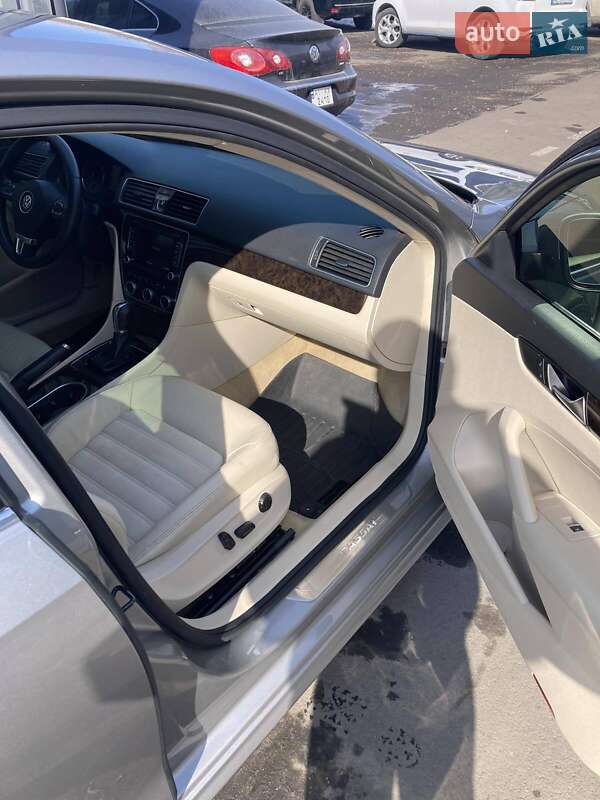 Седан Volkswagen Passat 2013 в Дніпрі