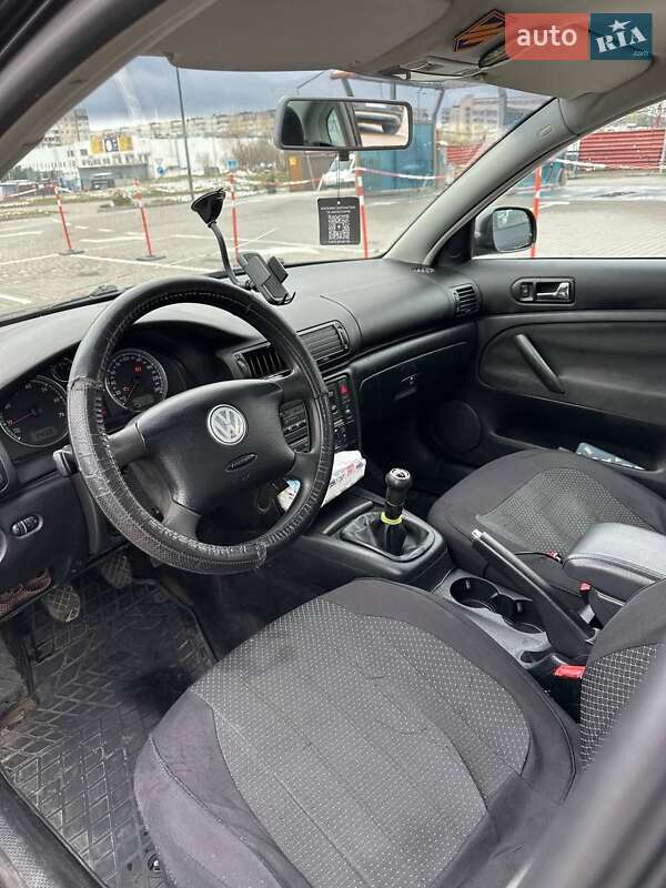 Седан Volkswagen Passat 2003 в Львове