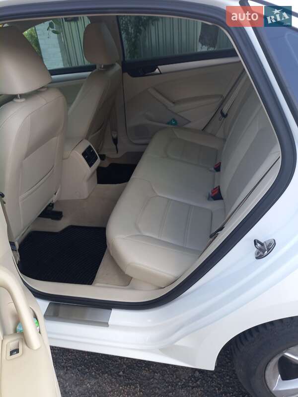 Седан Volkswagen Passat 2013 в Киеве