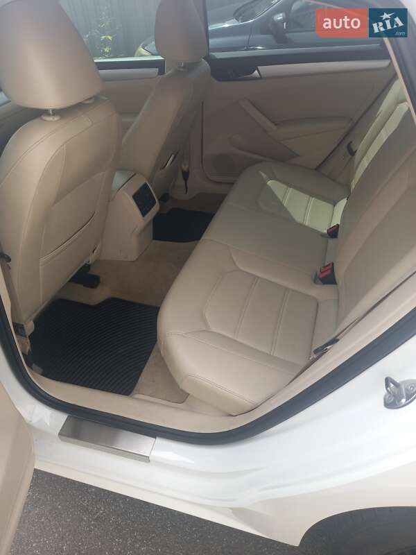Седан Volkswagen Passat 2013 в Киеве