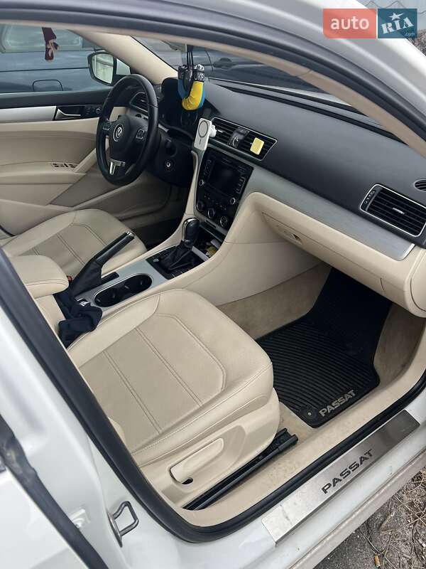 Седан Volkswagen Passat 2013 в Киеве