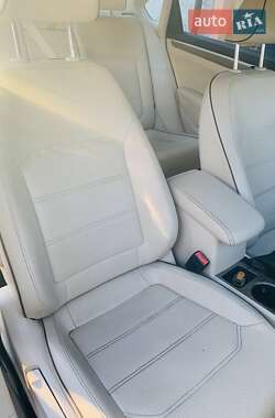 Седан Volkswagen Passat 2015 в 