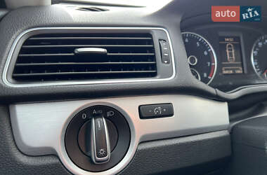 Седан Volkswagen Passat 2012 в 