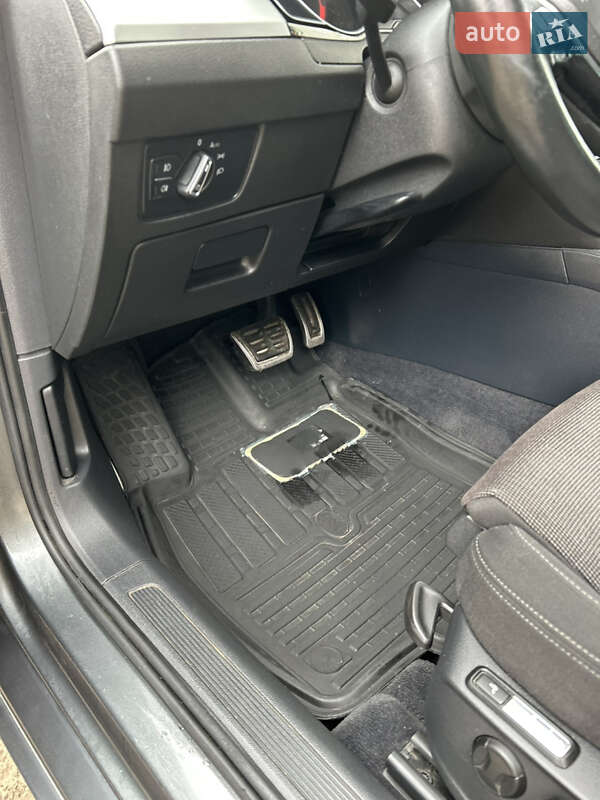 Універсал Volkswagen Passat 2015 в Харкові