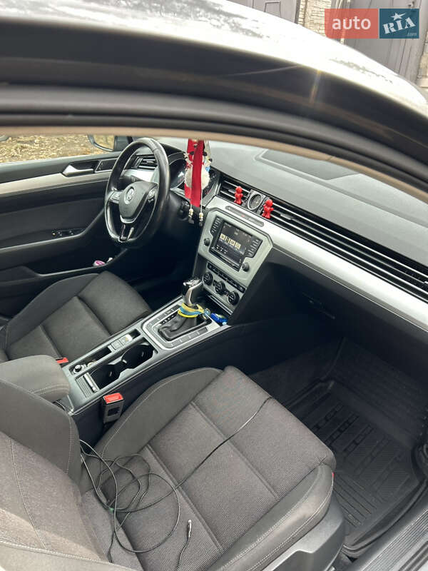 Універсал Volkswagen Passat 2015 в Харкові