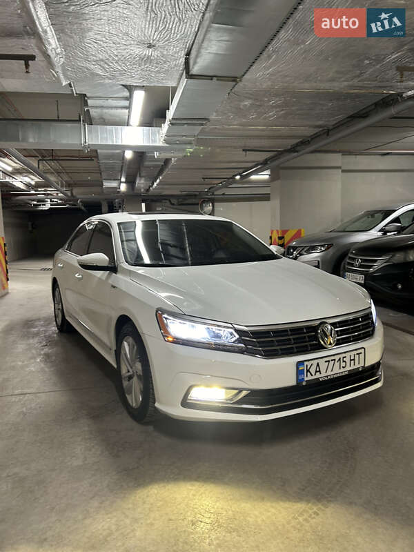 Седан Volkswagen Passat 2018 в Києві