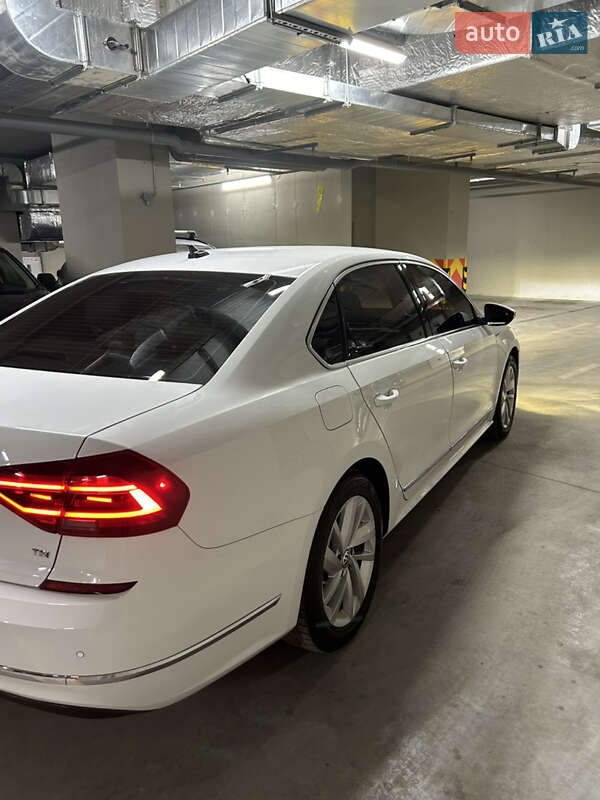 Седан Volkswagen Passat 2018 в Києві