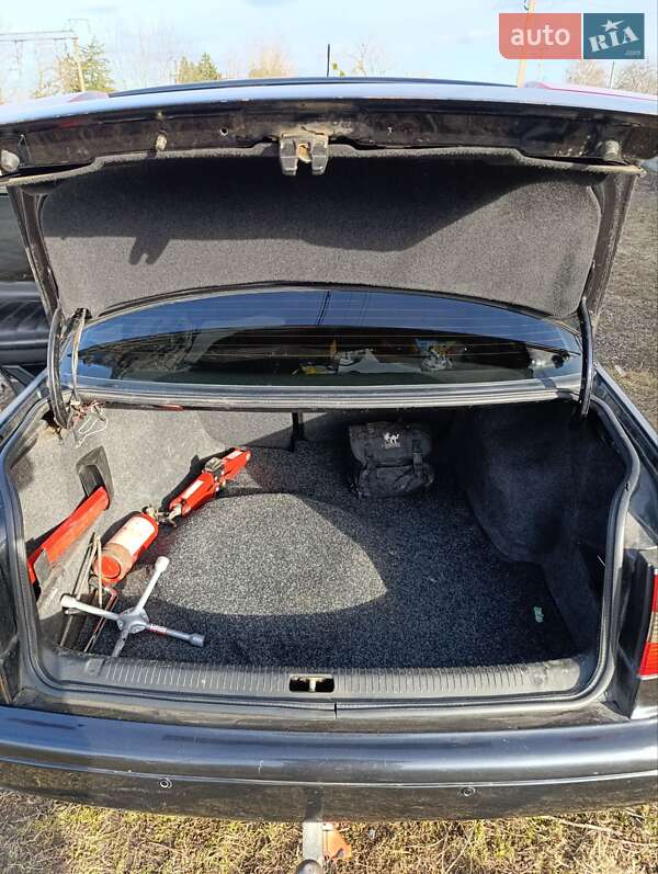 Седан Volkswagen Passat 1996 в Бердичеве